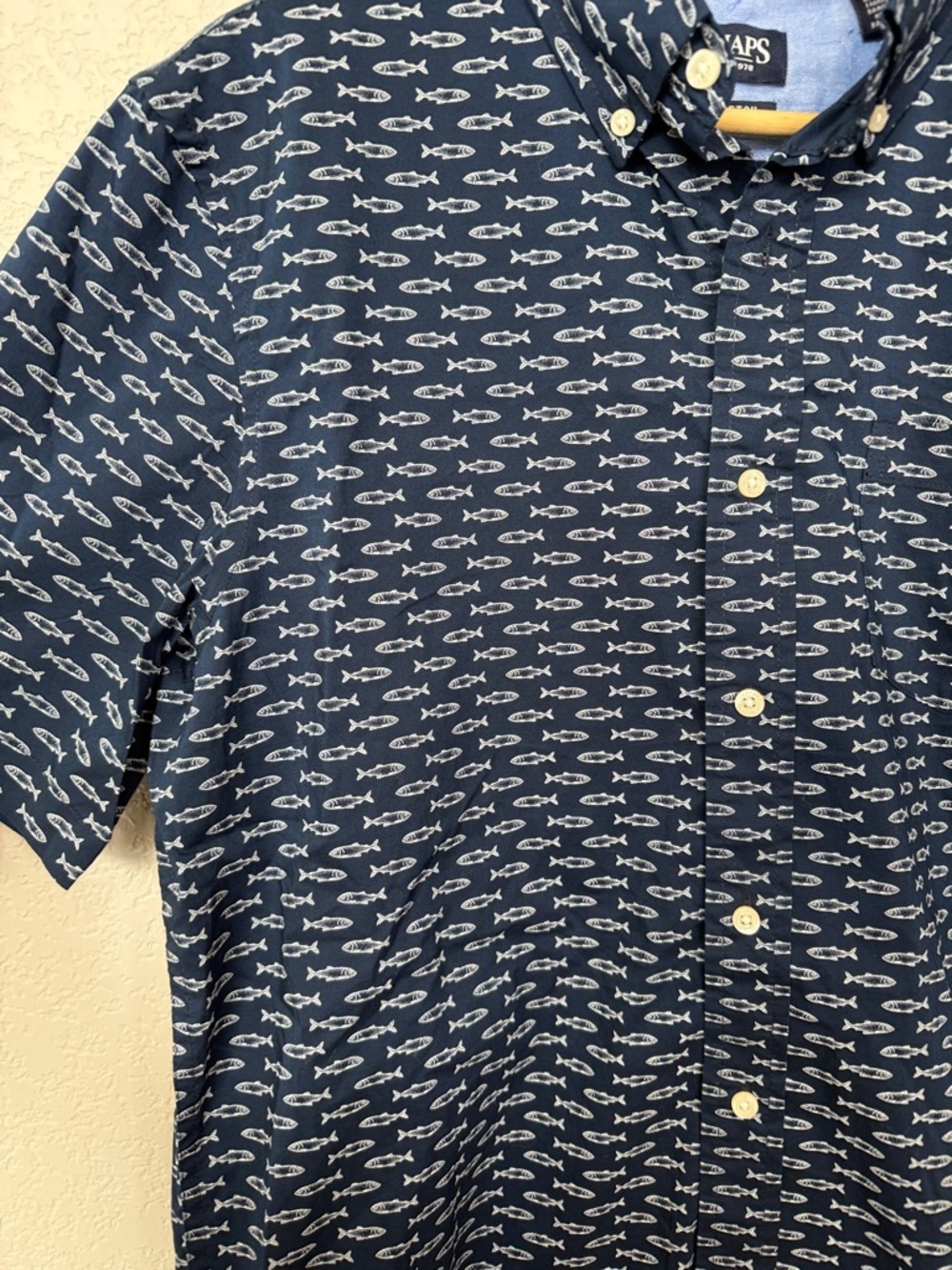 Chaps Mens Short Sleeve Button Down Casual Shirt Fish Navy and White Medium - Picture 5 of 10